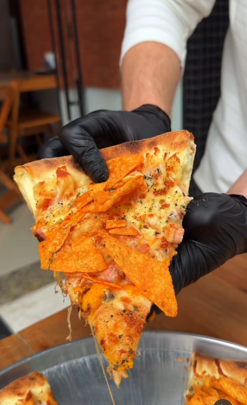 Fatia de pizza da Grã-Fina com recheio crocante